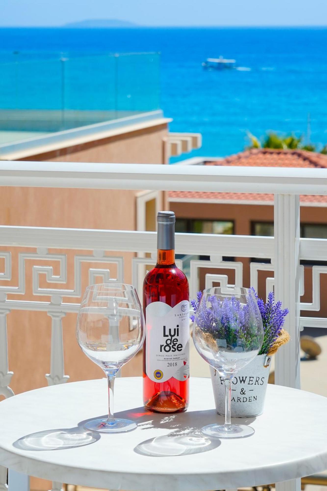 يميناريا Blue View Hotel المظهر الخارجي الصورة