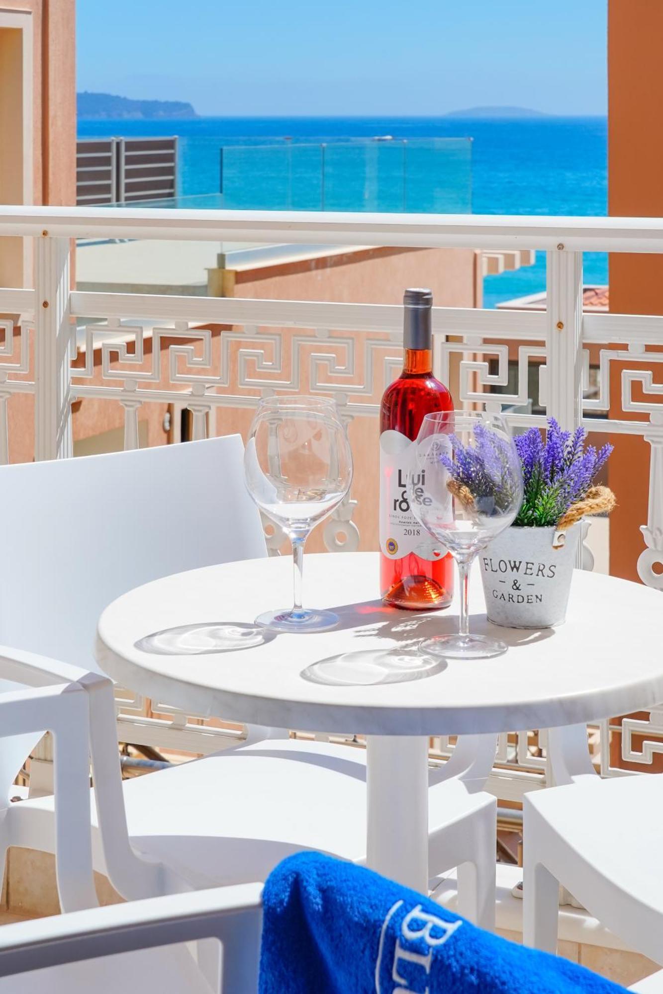 يميناريا Blue View Hotel المظهر الخارجي الصورة