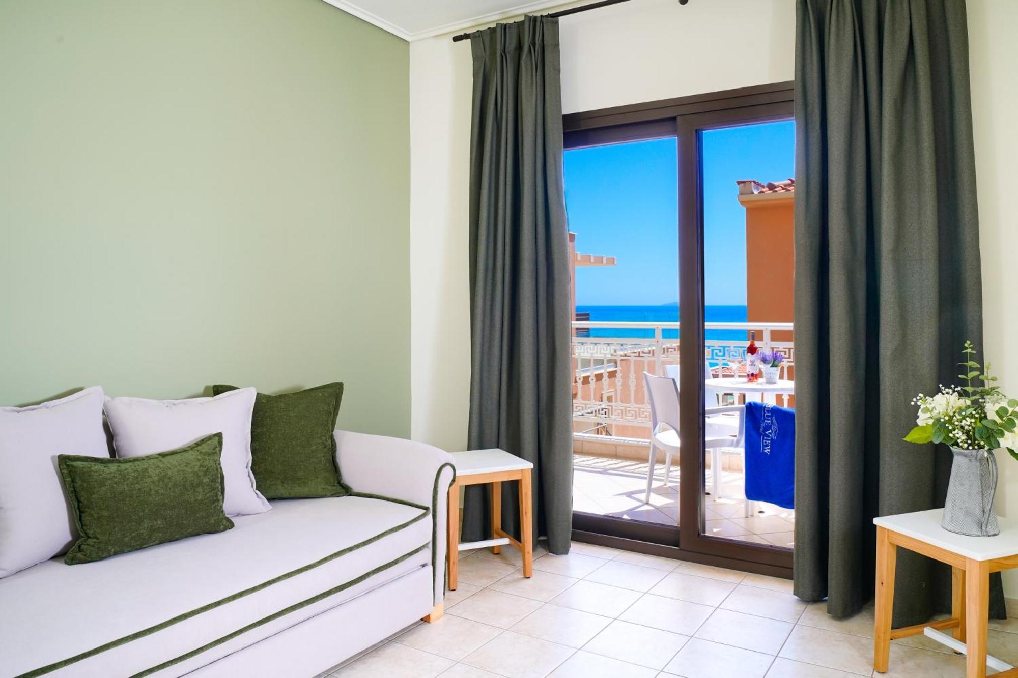 يميناريا Blue View Hotel المظهر الخارجي الصورة