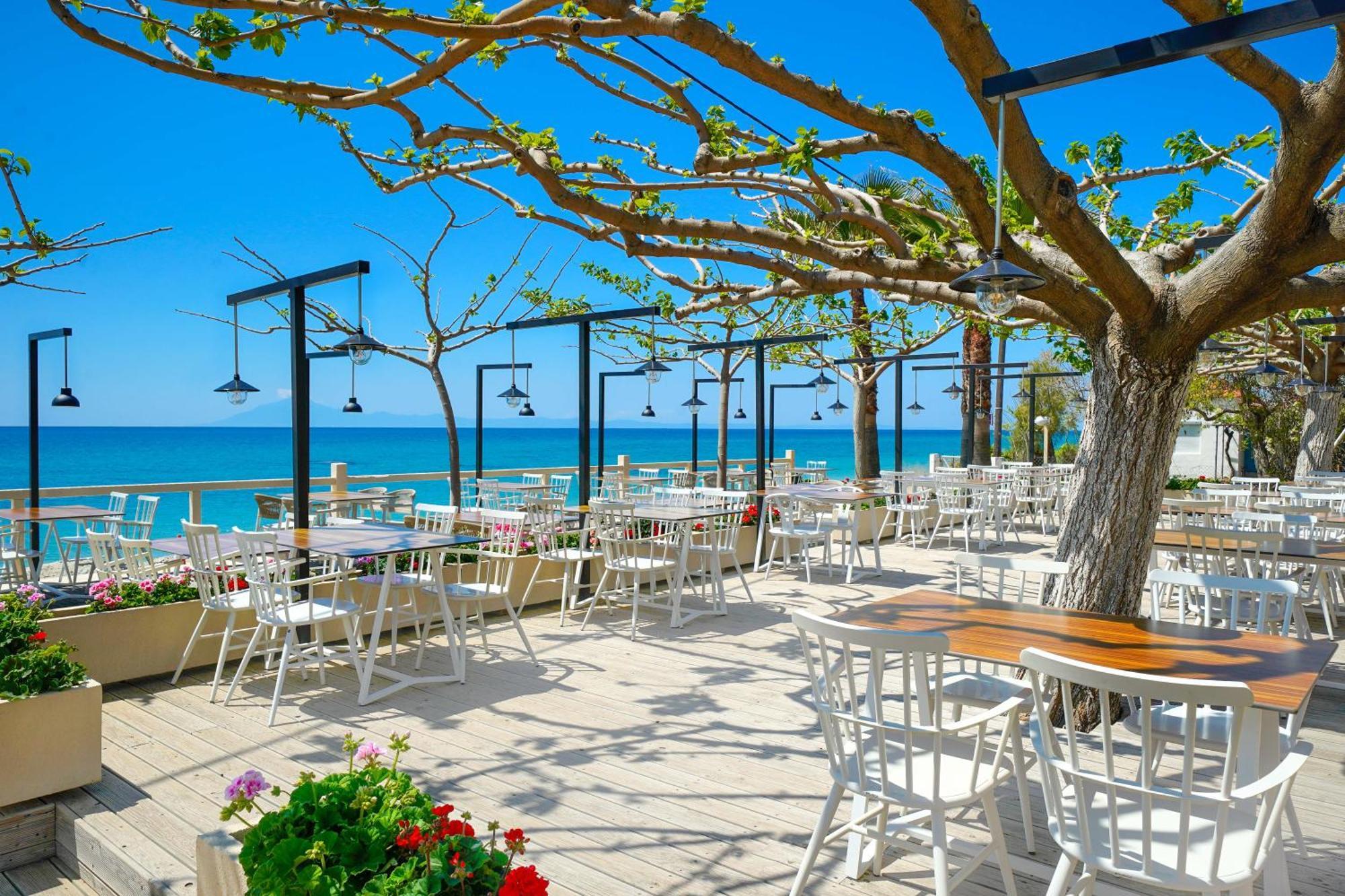 يميناريا Blue View Hotel المظهر الخارجي الصورة