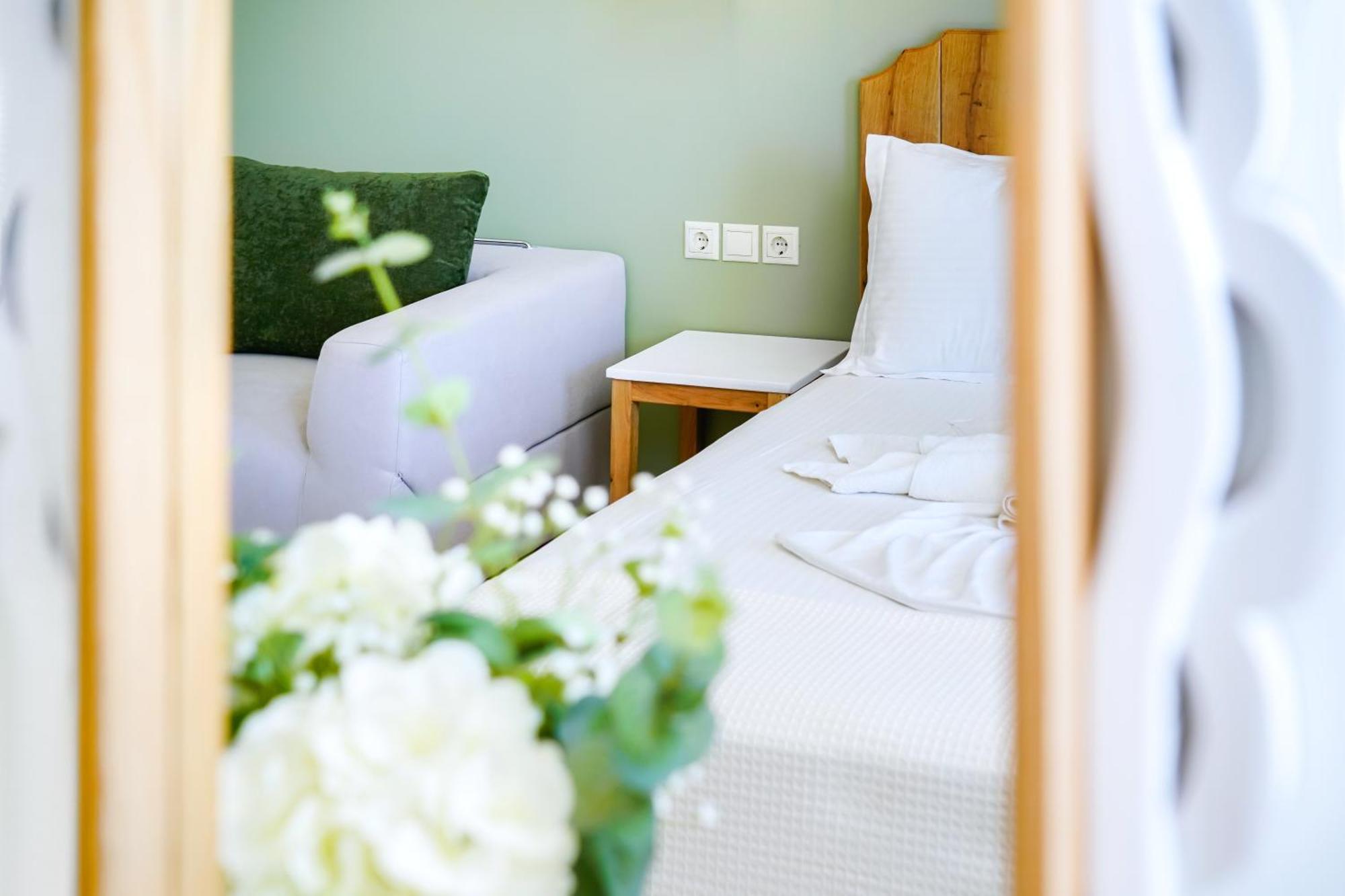 يميناريا Blue View Hotel المظهر الخارجي الصورة