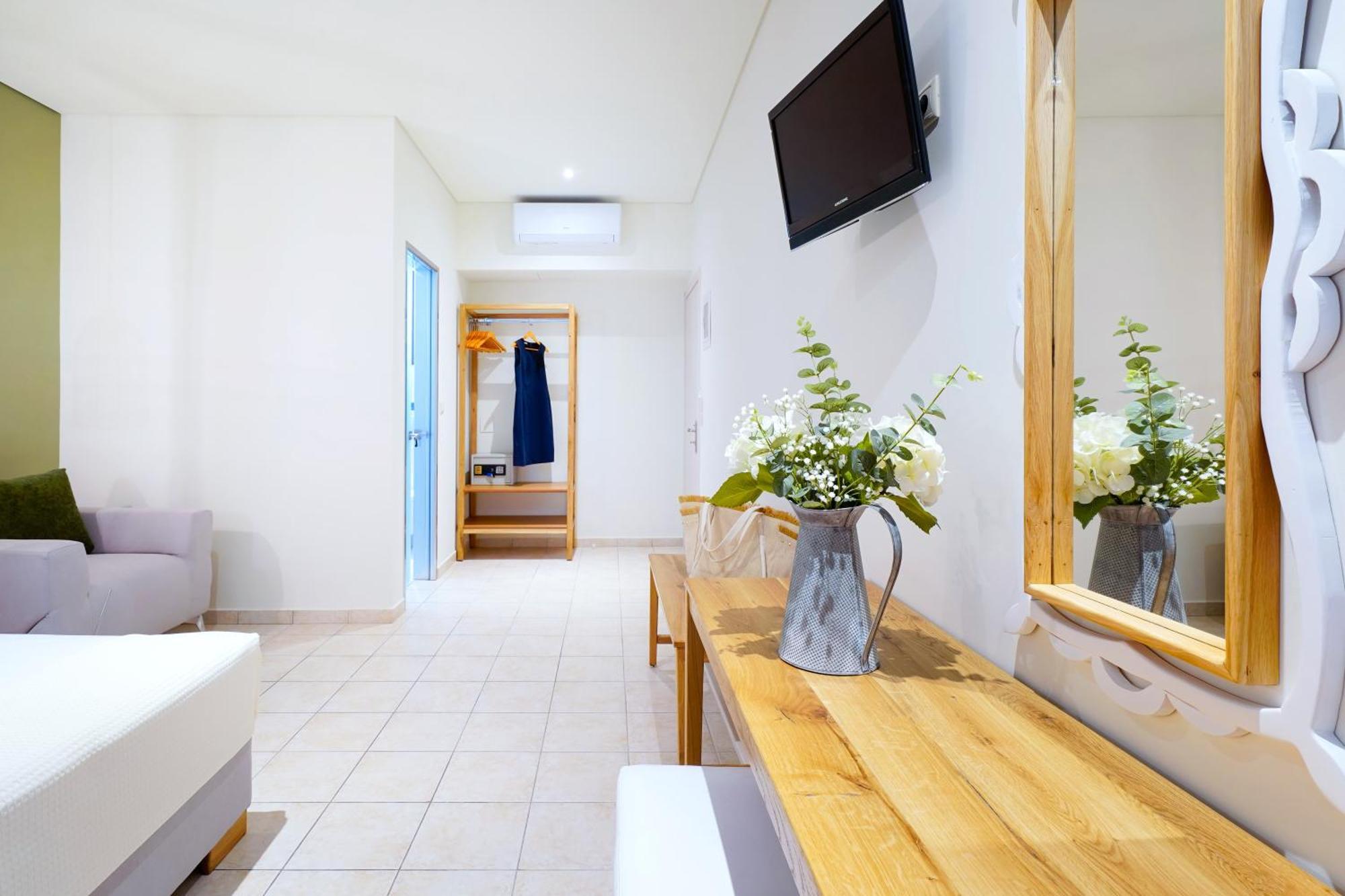 يميناريا Blue View Hotel المظهر الخارجي الصورة