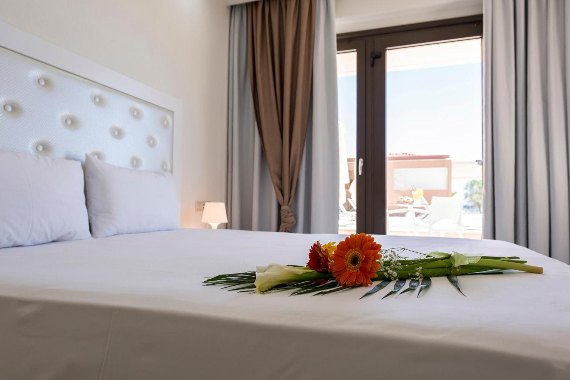 يميناريا Blue View Hotel المظهر الخارجي الصورة